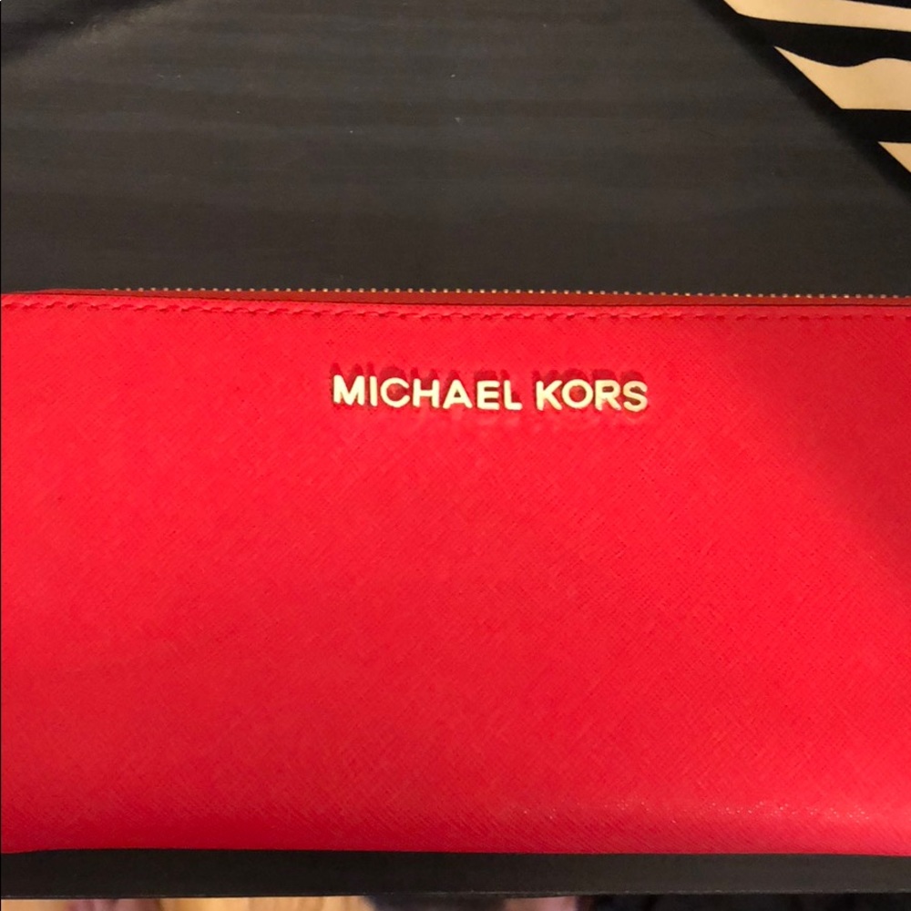 Orange Michael Kors Walet